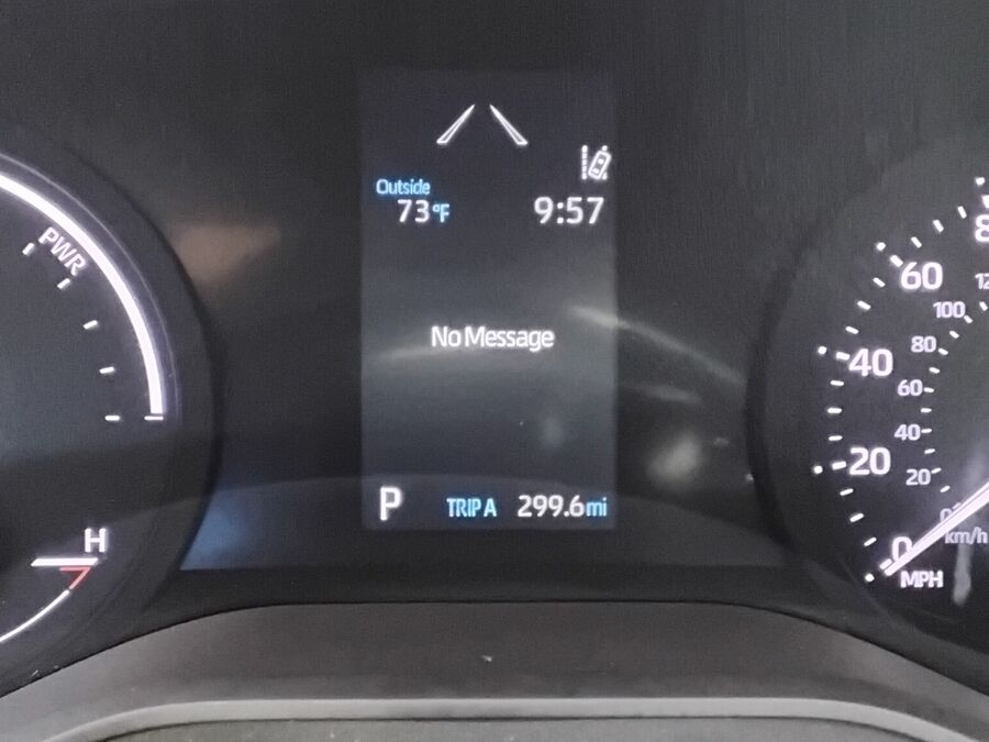 2023 Toyota Sienna LE - Photo 9