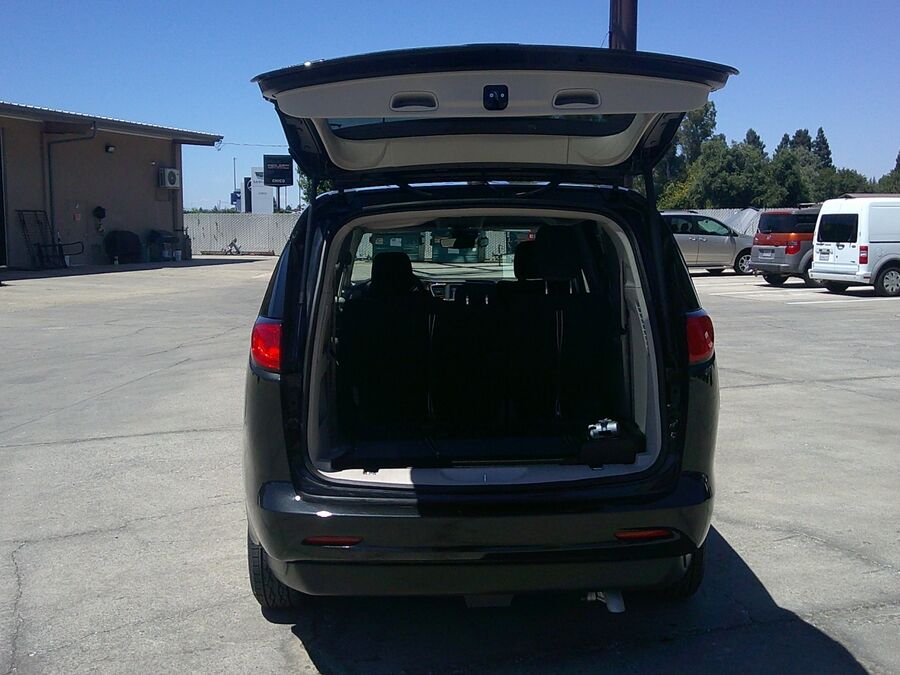 2023 Chrysler Voyager LX - Photo 20