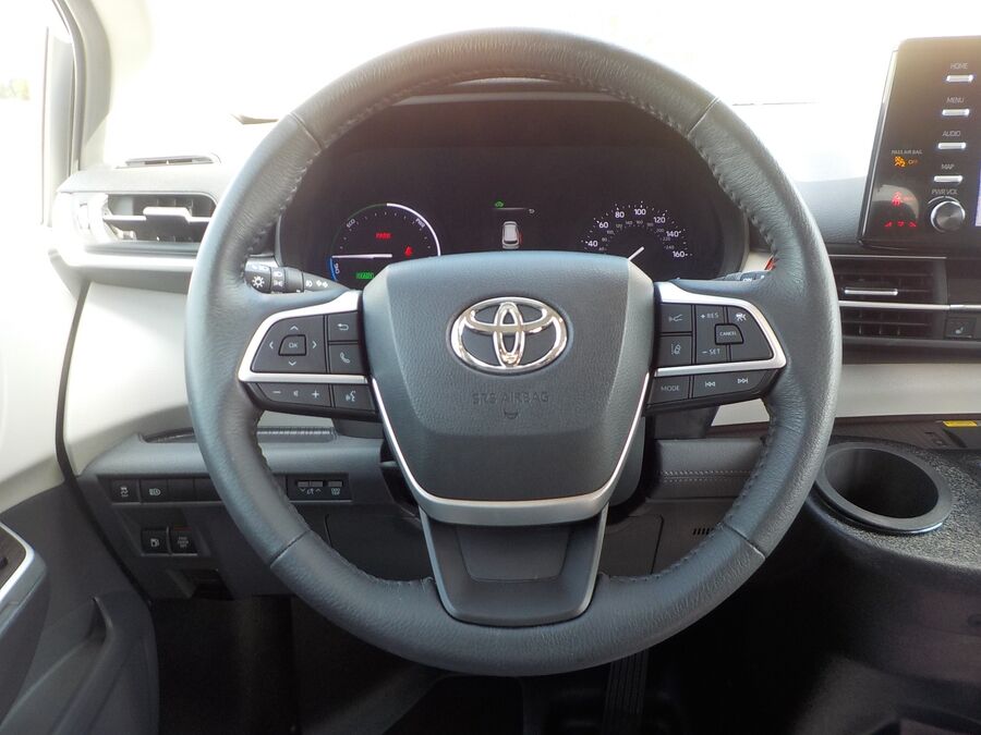 2023 Toyota Sienna XLE - Photo 10
