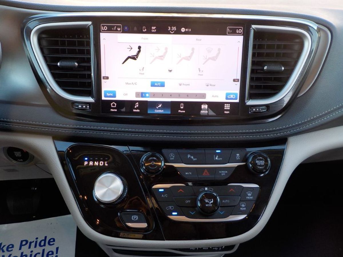 2024 Chrysler Pacifica Touring L - Photo 11