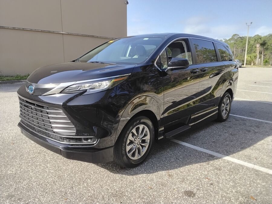 2023 Toyota Sienna LE - Photo 15