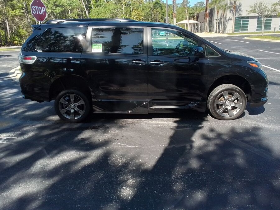 2015 Toyota Sienna SE - Photo 8