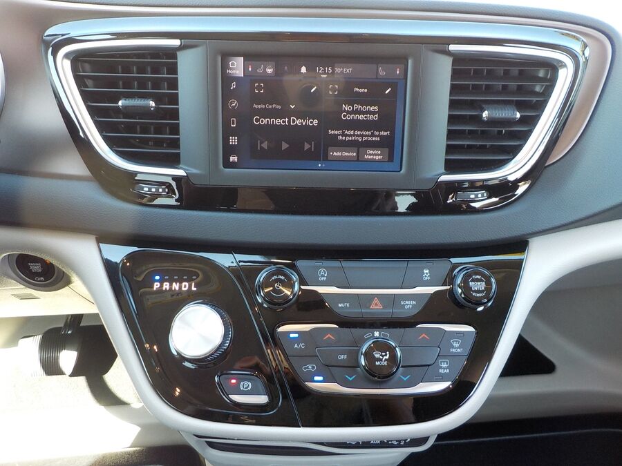 2023 Chrysler Voyager LX - Photo 31