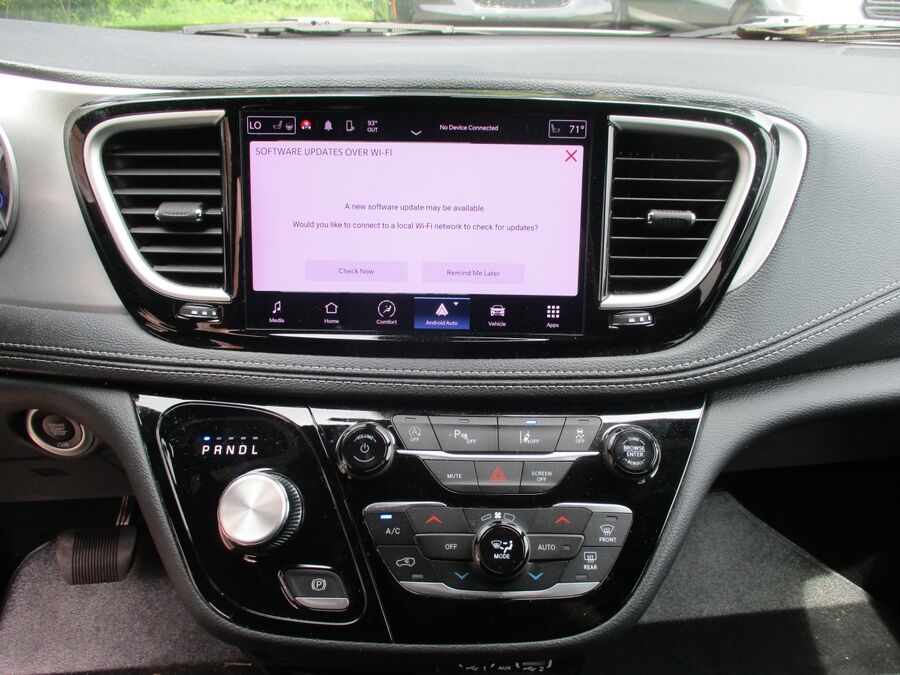 2024 Chrysler Pacifica Touring - Photo 8