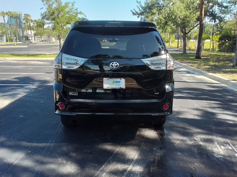 2015 Toyota Sienna SE - Photo 11