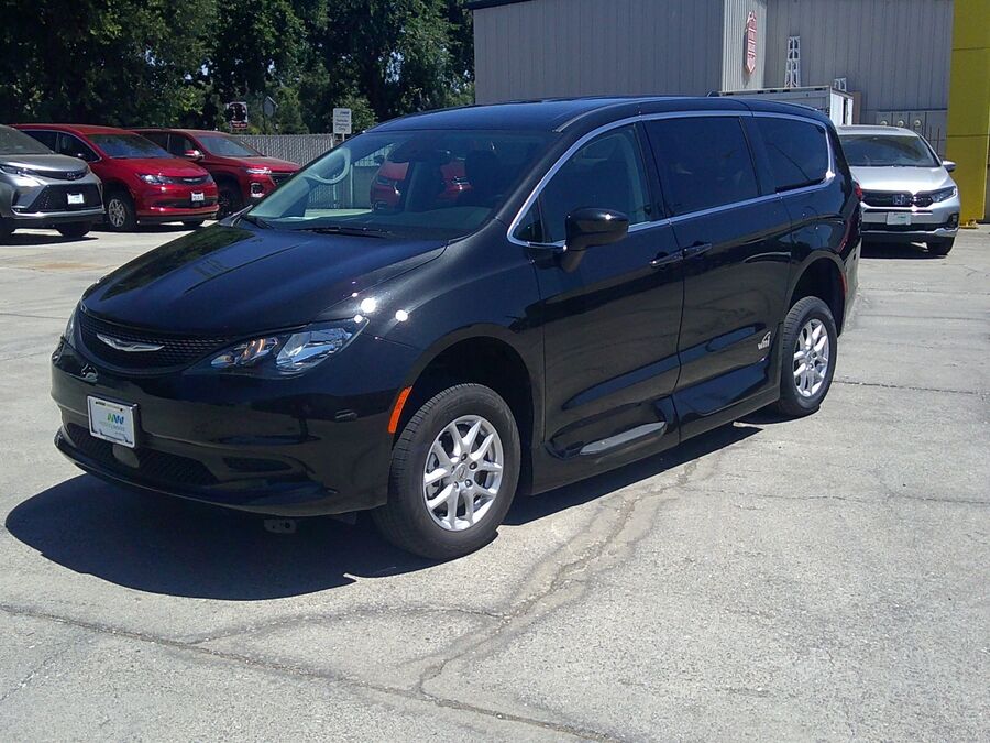 2023 Chrysler Voyager