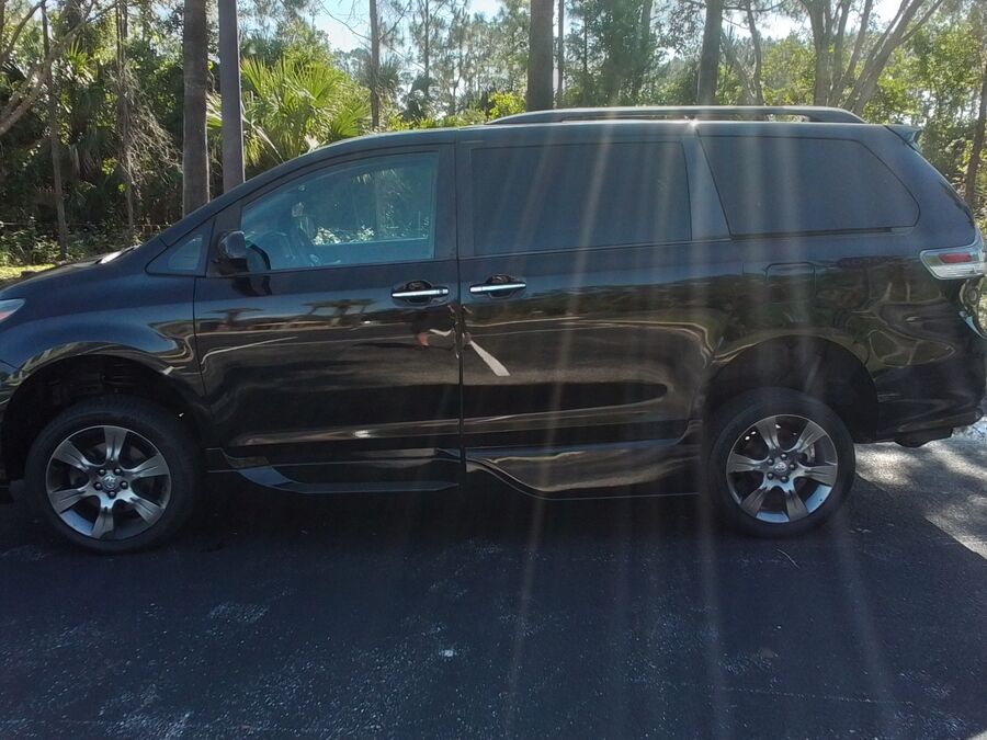2015 Toyota Sienna SE - Photo 14