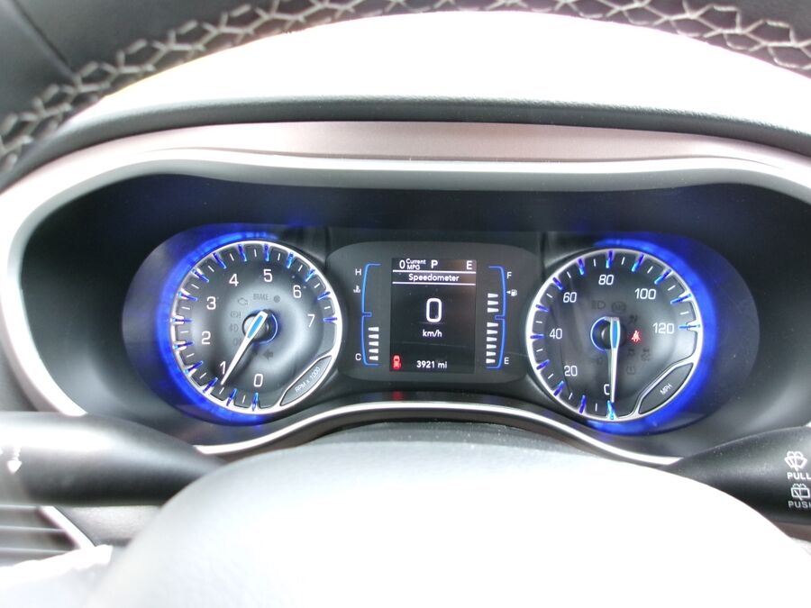 2024 Chrysler Voyager LX - Photo 10