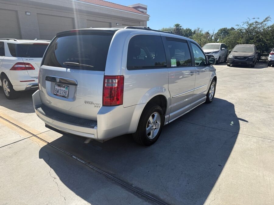 2010 Dodge Grand Caravan SXT - Photo 7