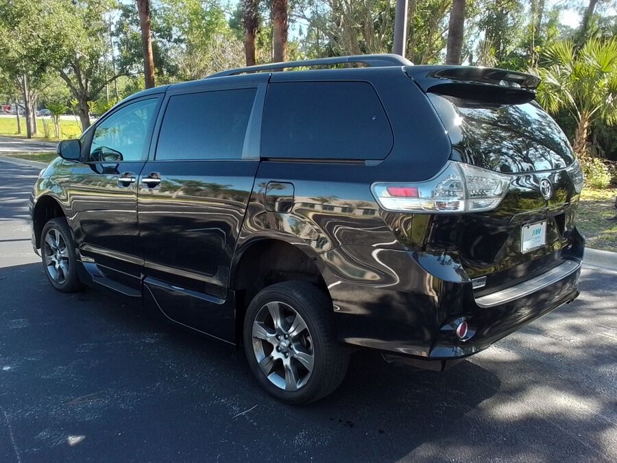 2015 Toyota Sienna SE - Photo 13