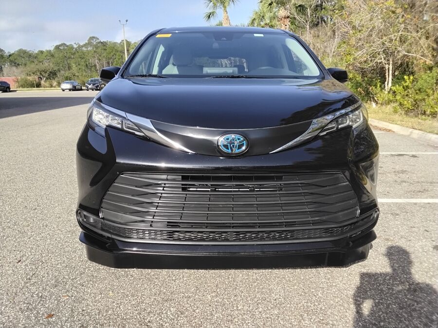 2023 Toyota Sienna LE - Photo 16