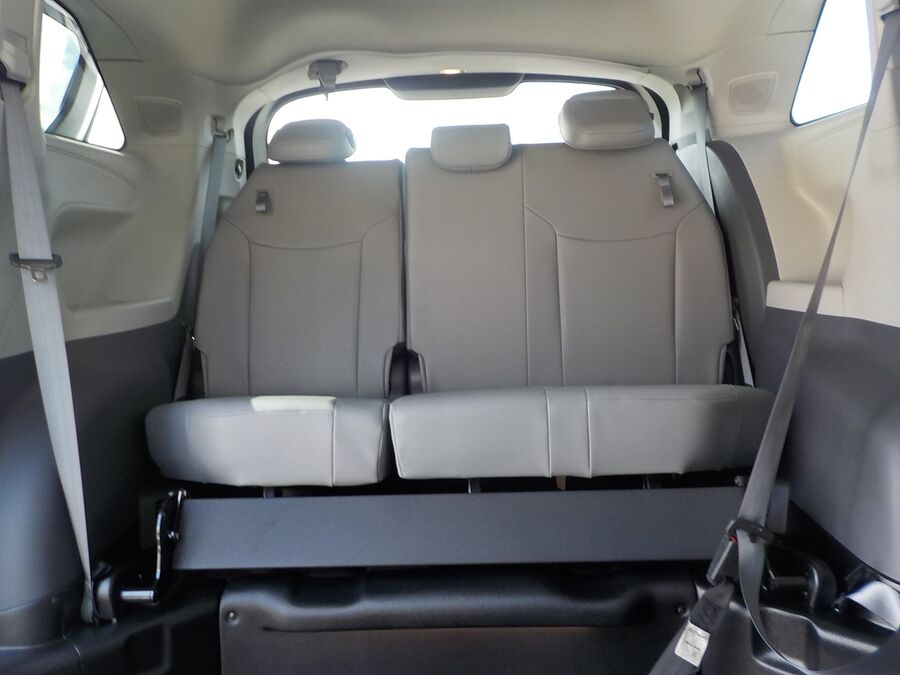 2023 Toyota Sienna XLE - Photo 17