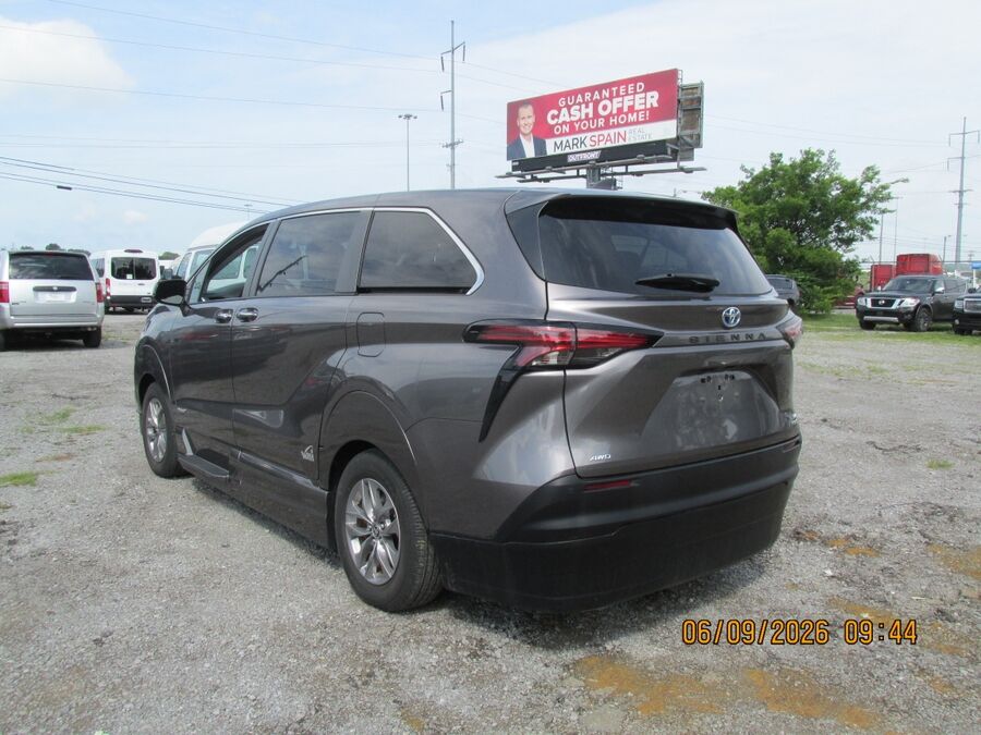 2021 Toyota Sienna XLE - Photo 12