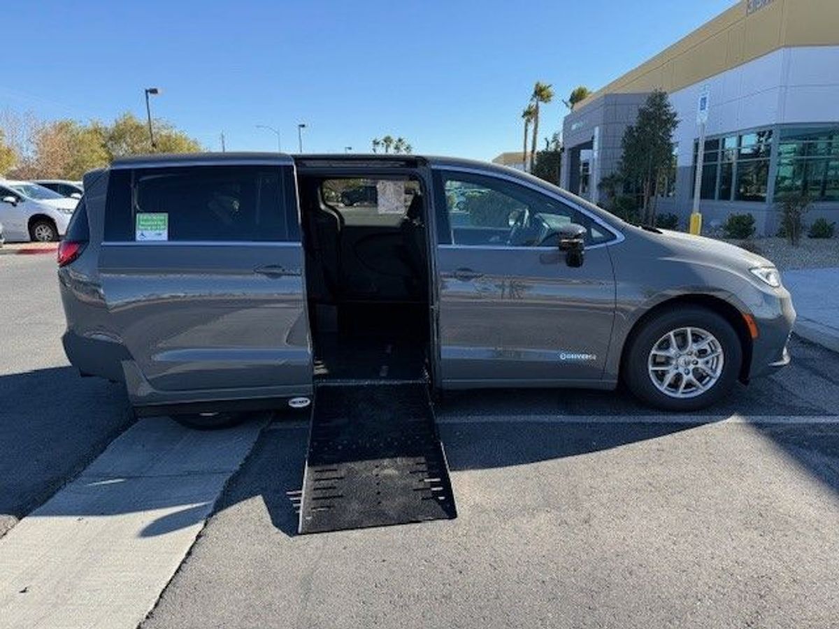 2024 Chrysler Pacifica