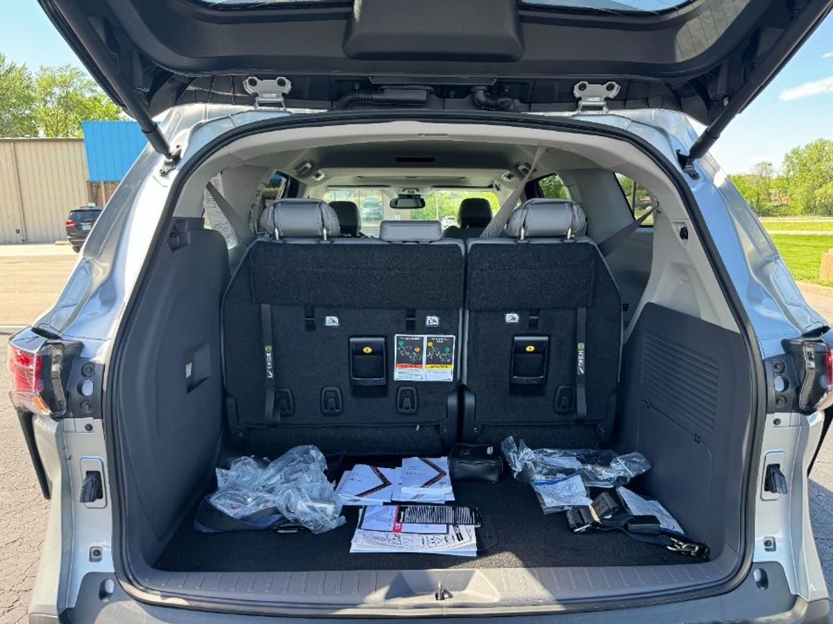 2024 Toyota Sienna XLE - Photo 22