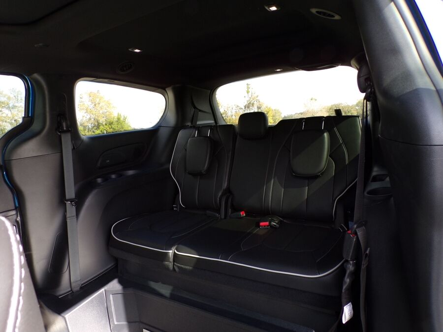 2026 Chrysler Pacifica Limited - Photo 15