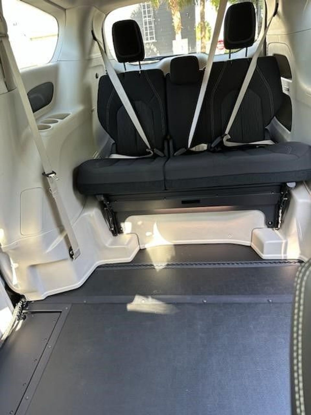 2023 Chrysler Voyager LX - Photo 12