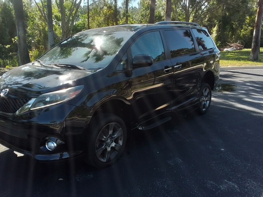 2015 Toyota Sienna SE - Photo 15