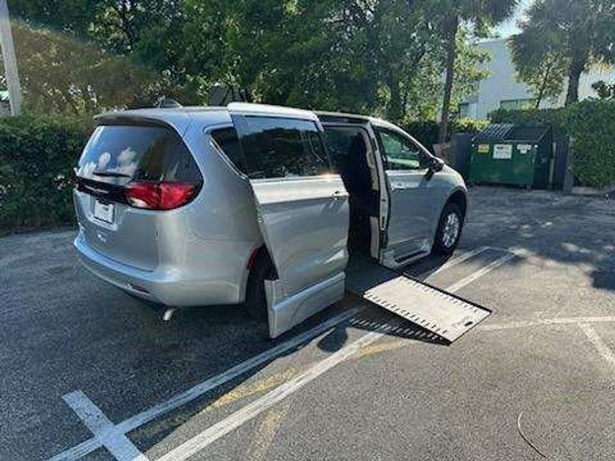 2023 Chrysler Voyager LX - Photo 22