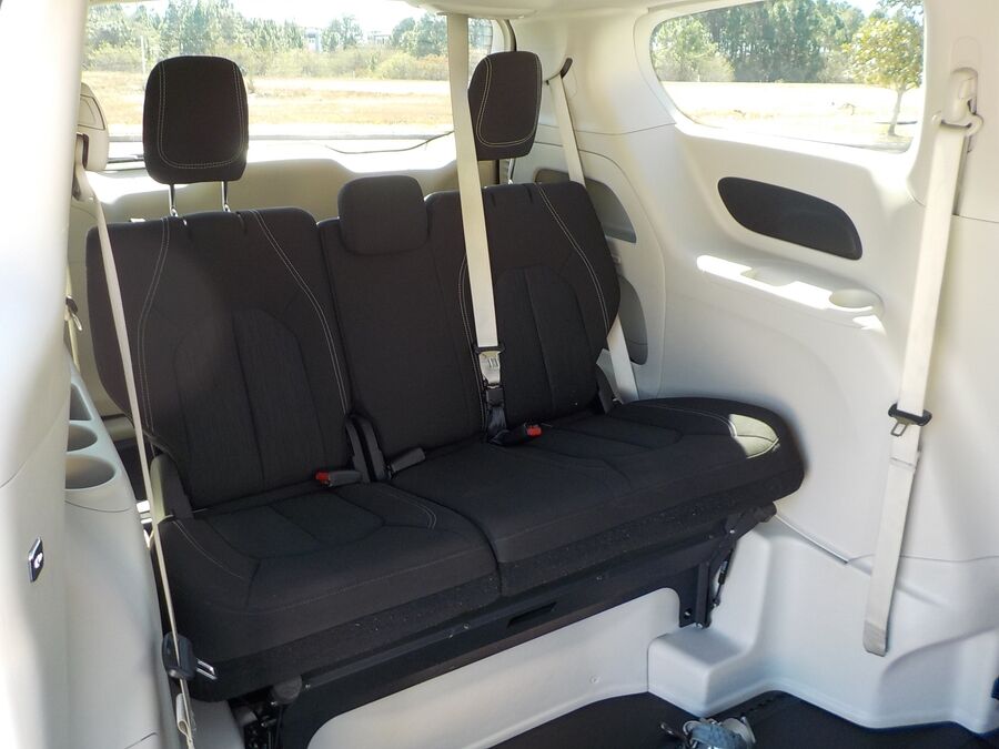 2023 Chrysler Voyager LX - Photo 37