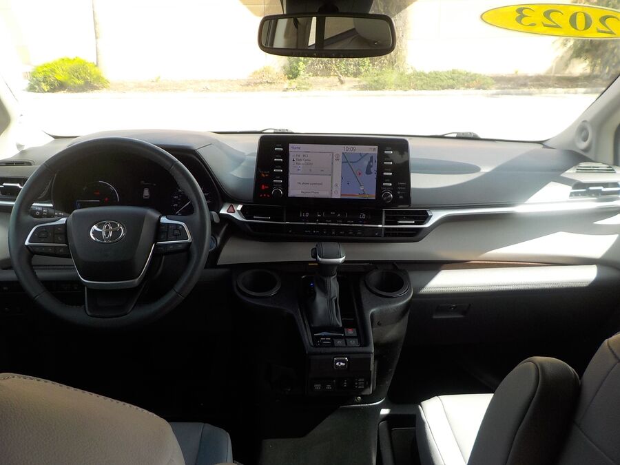 2023 Toyota Sienna XLE - Photo 9