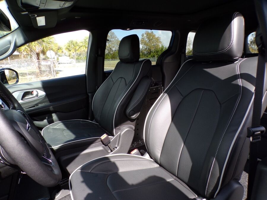 2026 Chrysler Pacifica Limited - Photo 16