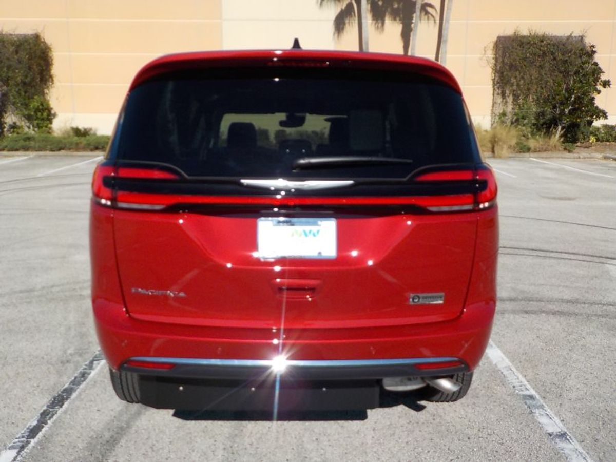 2024 Chrysler Pacifica Touring L - Photo 7