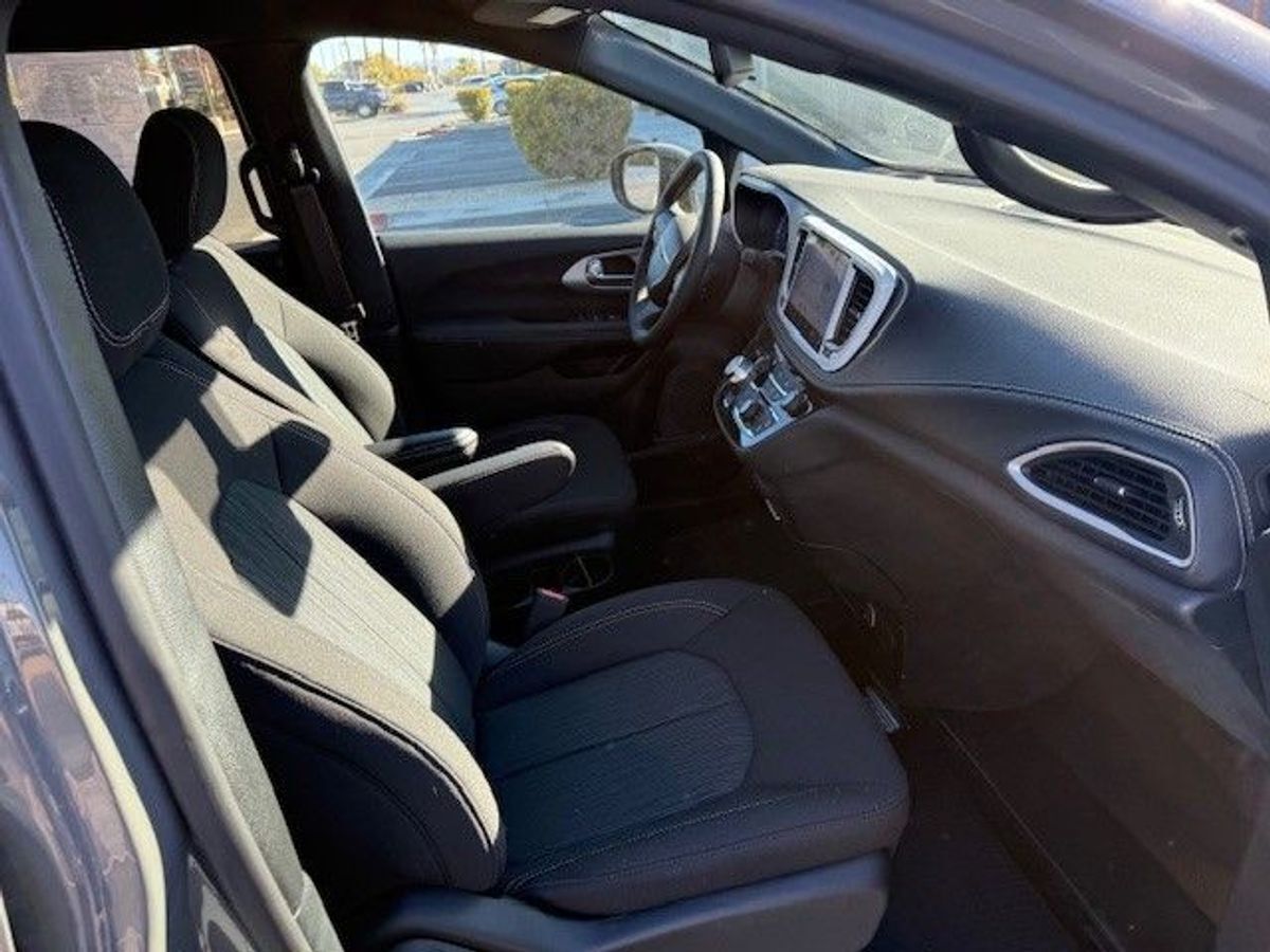 2024 Chrysler Pacifica Touring L - Photo 20