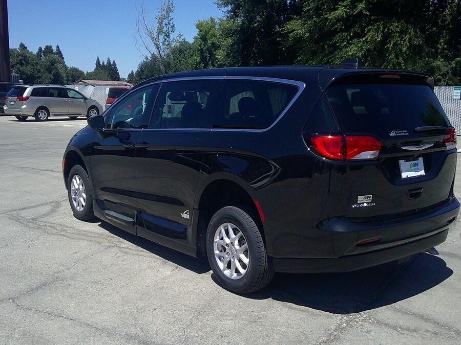 2023 Chrysler Voyager LX - Photo 14