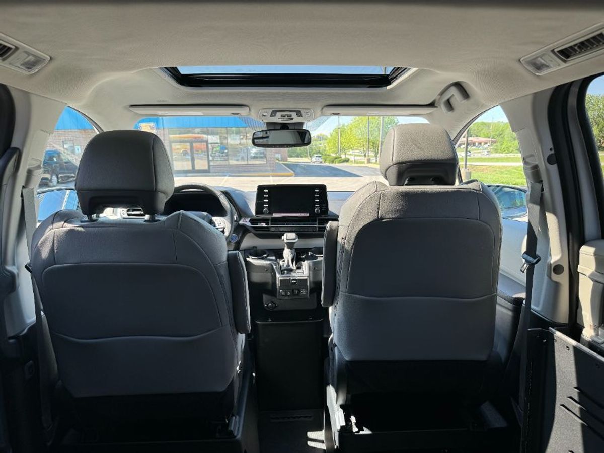 2024 Toyota Sienna XLE - Photo 21