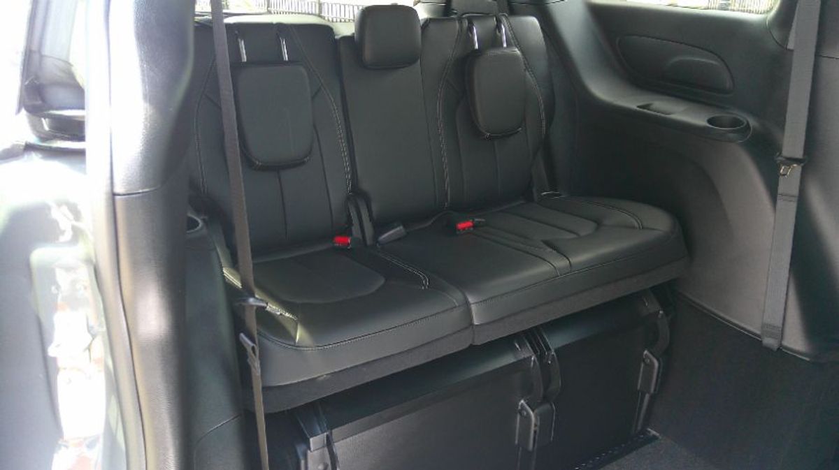 2025 Chrysler Pacifica Select - Photo 17