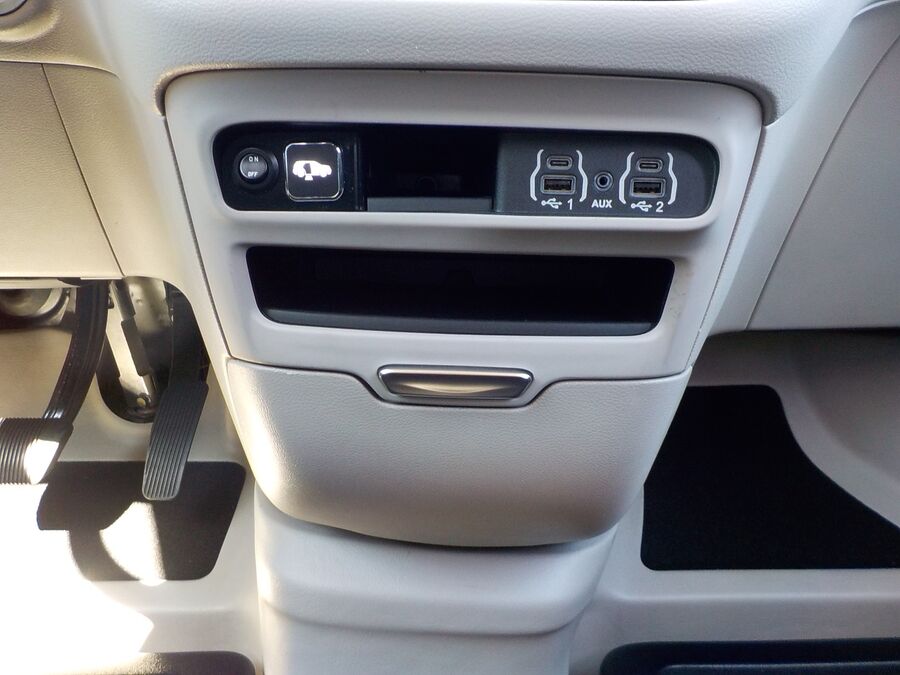 2023 Chrysler Voyager LX - Photo 32