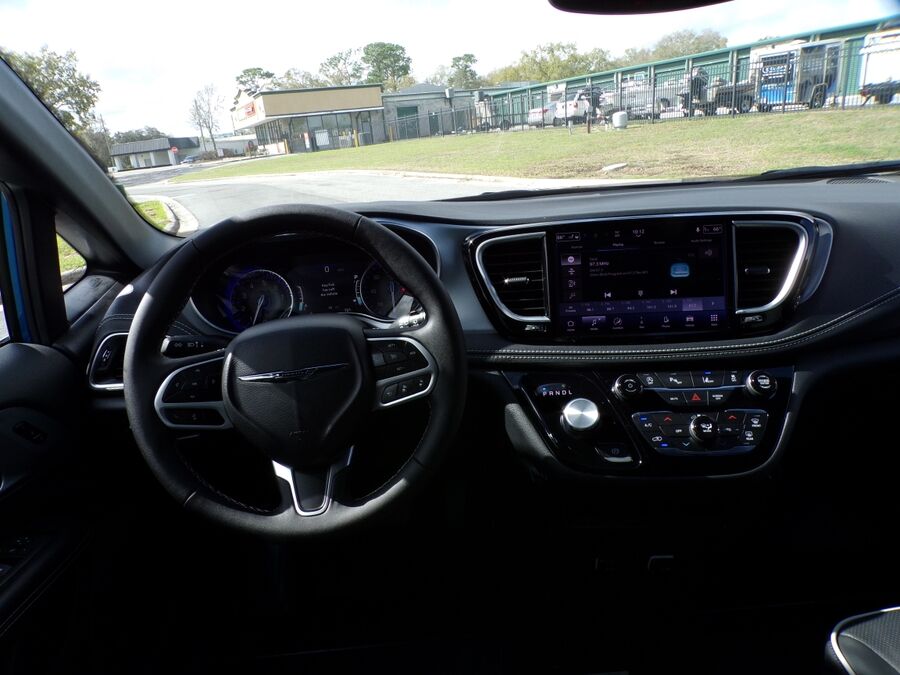 2026 Chrysler Pacifica Limited - Photo 19