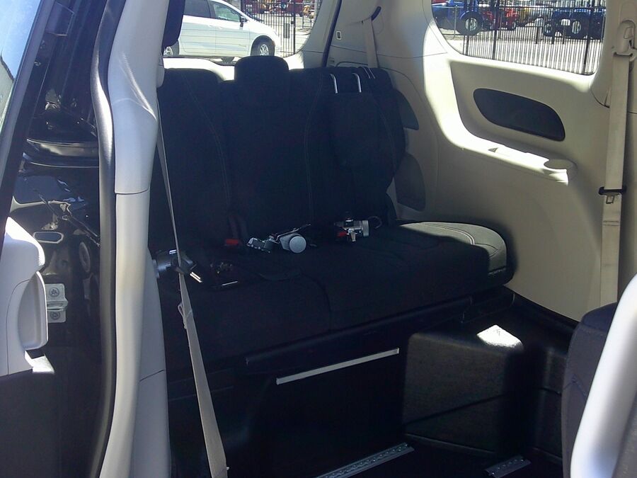 2023 Chrysler Voyager LX - Photo 19