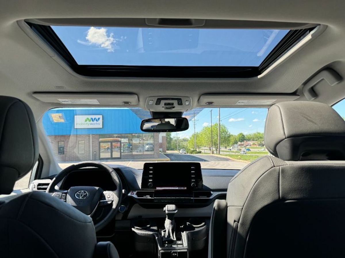 2024 Toyota Sienna XLE - Photo 20