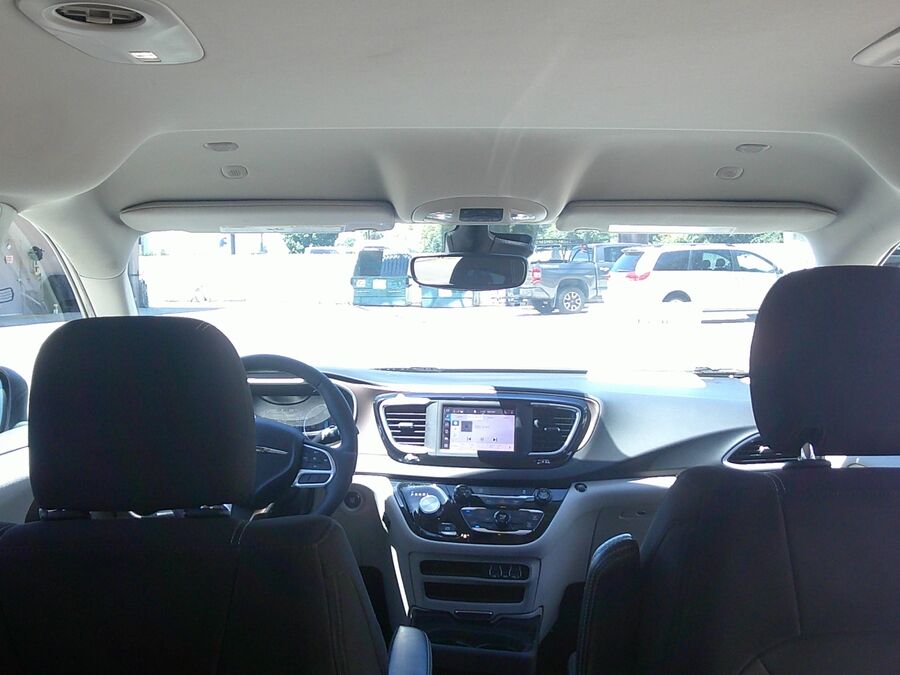 2023 Chrysler Voyager LX - Photo 7