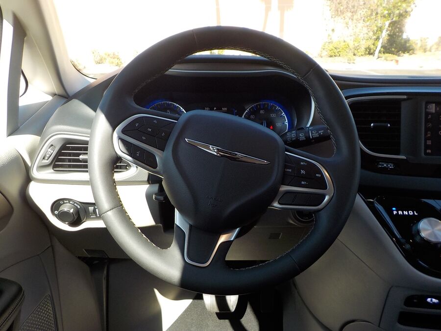 2023 Chrysler Voyager LX - Photo 29