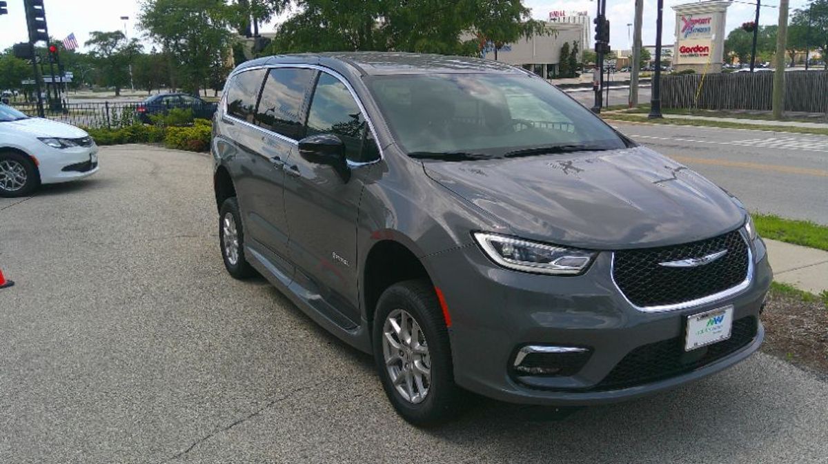 2025 Chrysler Pacifica Select - Photo 7