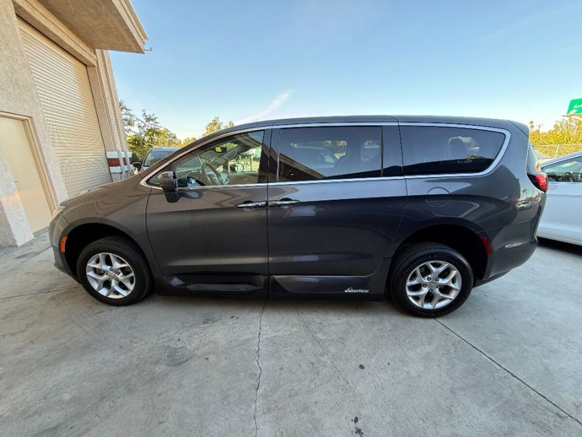 2018 Chrysler Pacifica Touring Plus - Photo 8