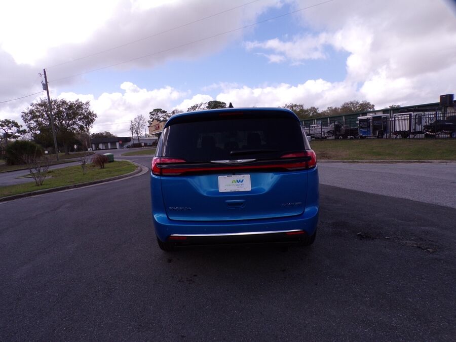 2026 Chrysler Pacifica Limited - Photo 6