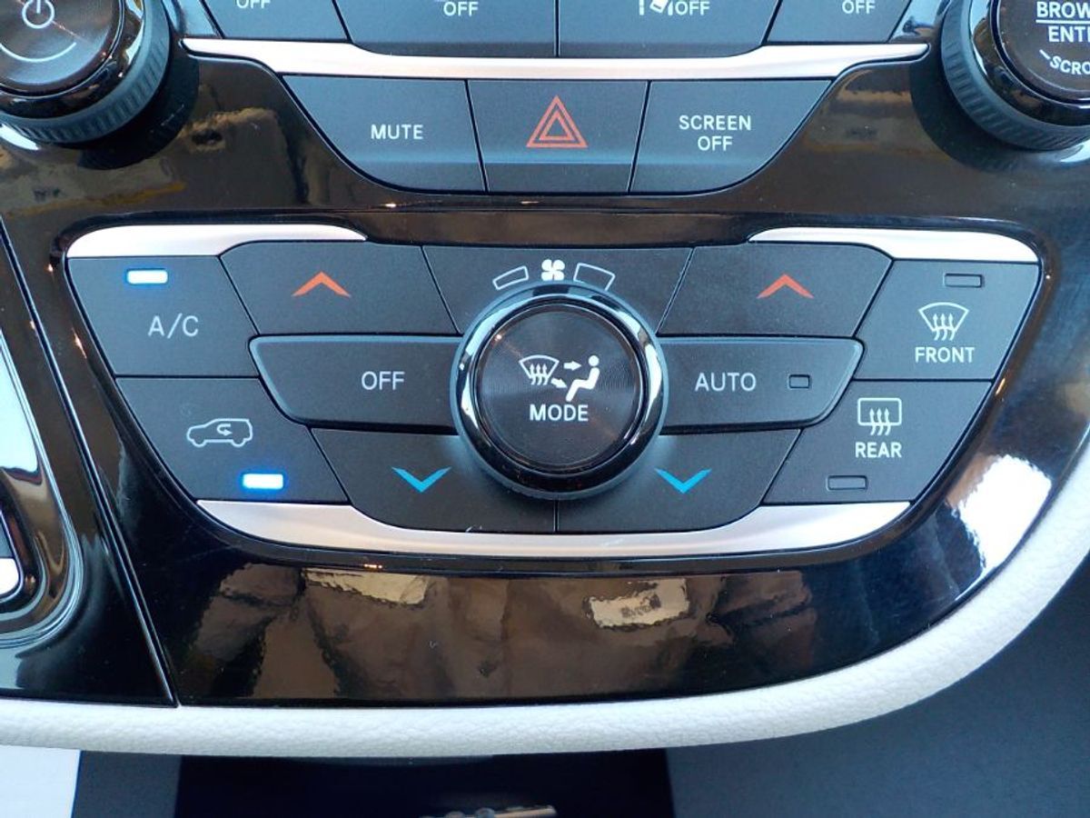 2024 Chrysler Pacifica Touring L - Photo 13