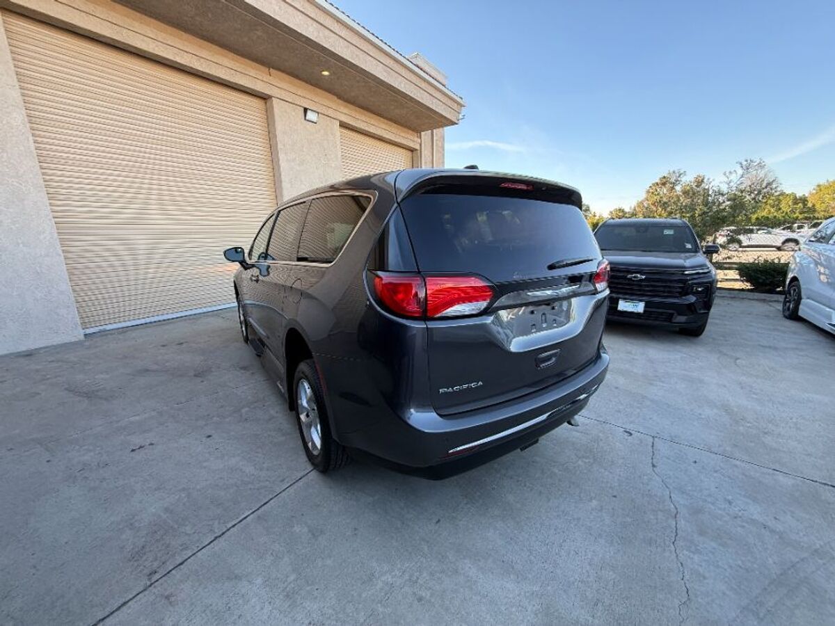 2018 Chrysler Pacifica Touring Plus - Photo 9