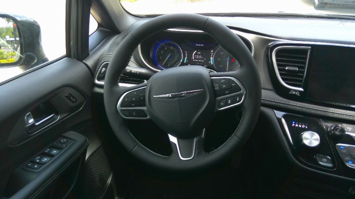 2025 Chrysler Pacifica Select - Photo 9