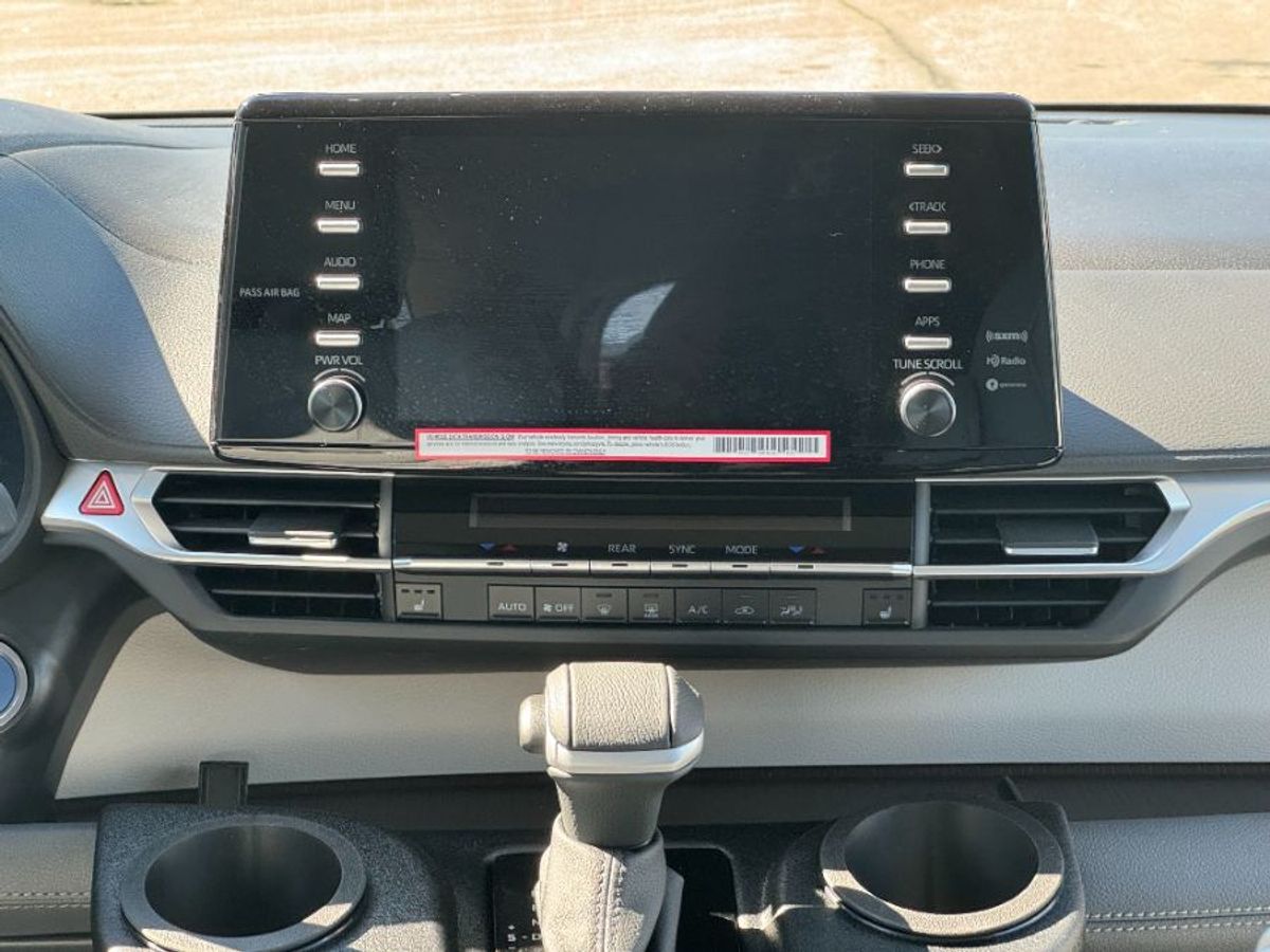 2024 Toyota Sienna XLE - Photo 8