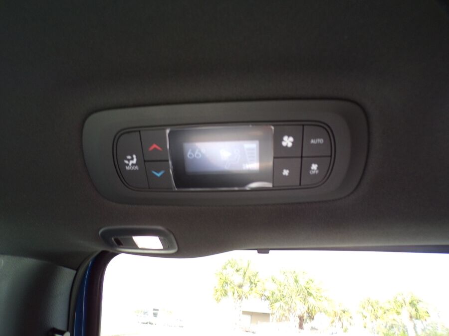 2026 Chrysler Pacifica Limited - Photo 18
