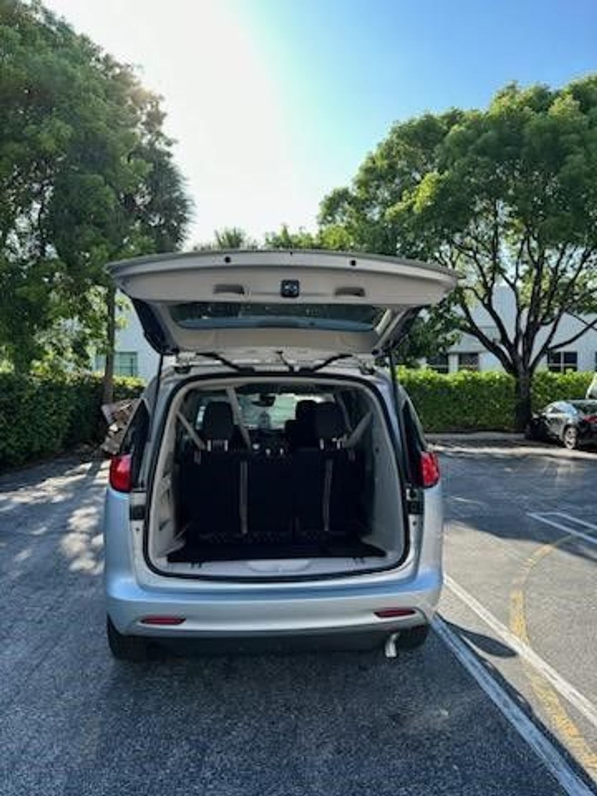 2023 Chrysler Voyager LX - Photo 7