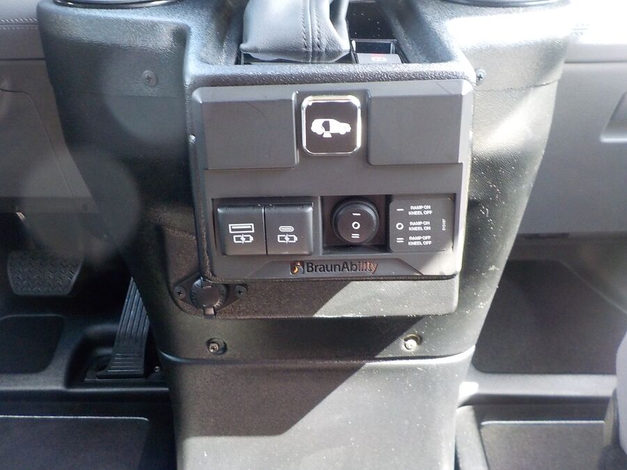 2023 Toyota Sienna XLE - Photo 13