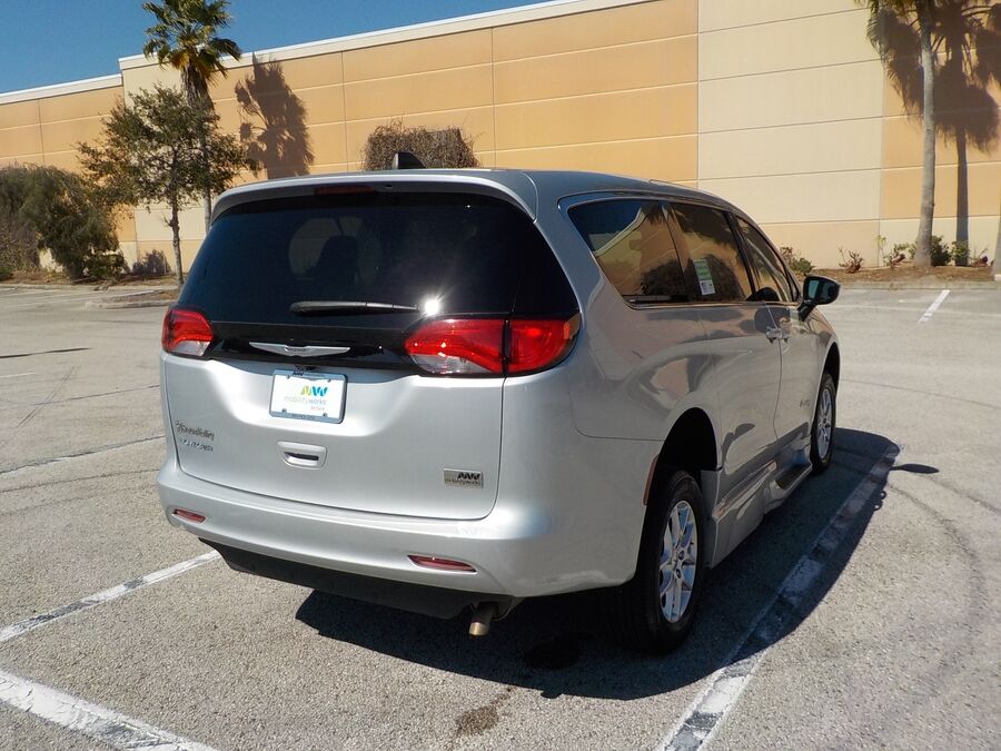 2023 Chrysler Voyager LX - Photo 26
