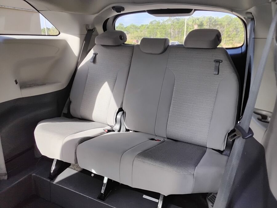 2023 Toyota Sienna LE - Photo 13