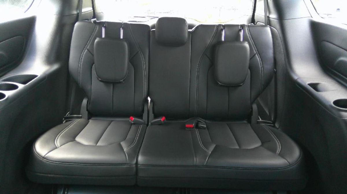 2025 Chrysler Pacifica Select - Photo 14